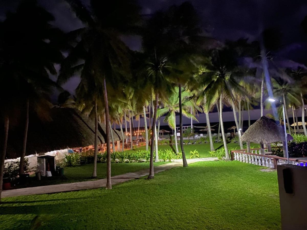 Hotel Tesoro Beach San Luis La Herradura Exterior photo