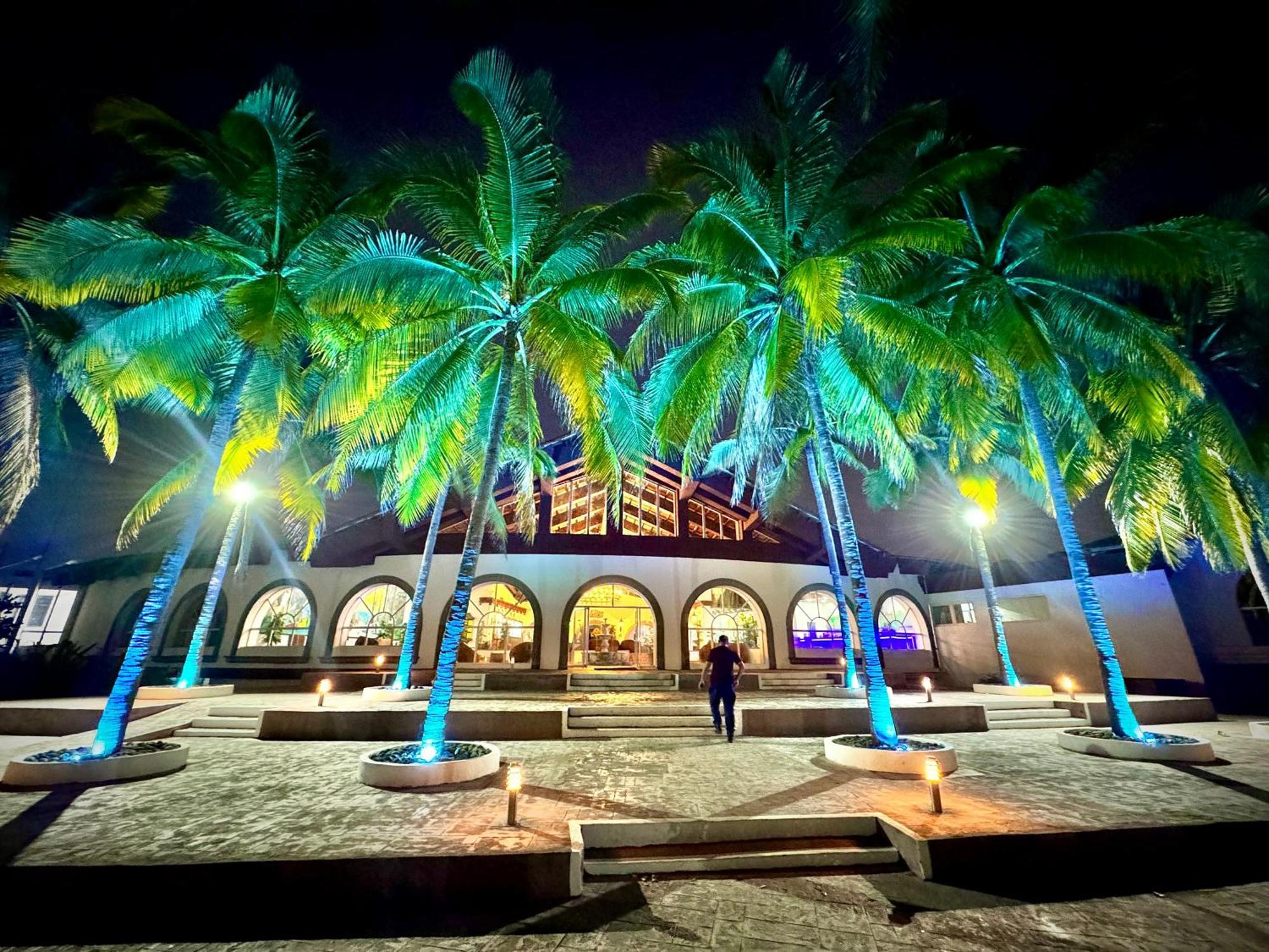 Hotel Tesoro Beach San Luis La Herradura Exterior photo