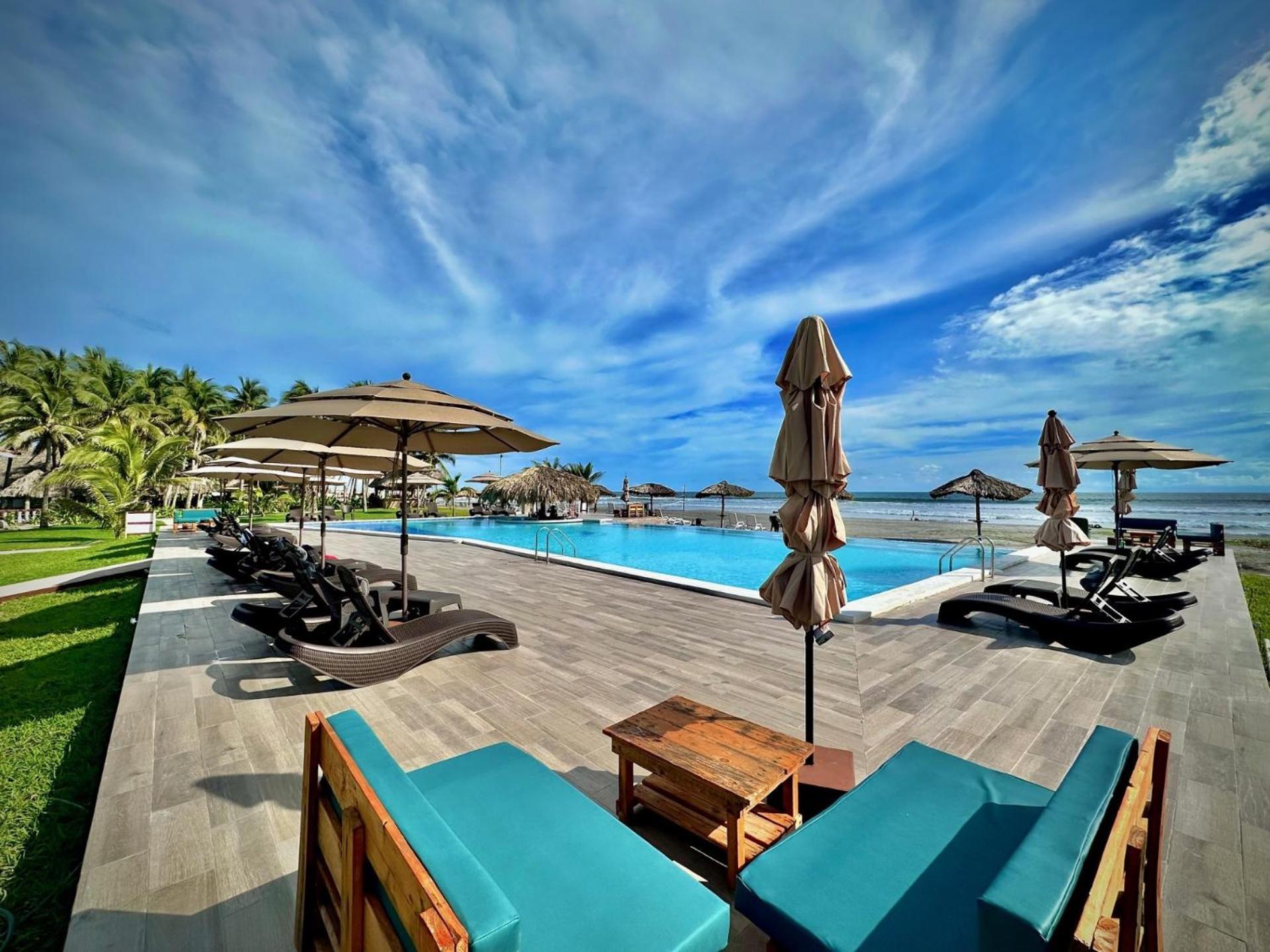 Hotel Tesoro Beach San Luis La Herradura Exterior photo