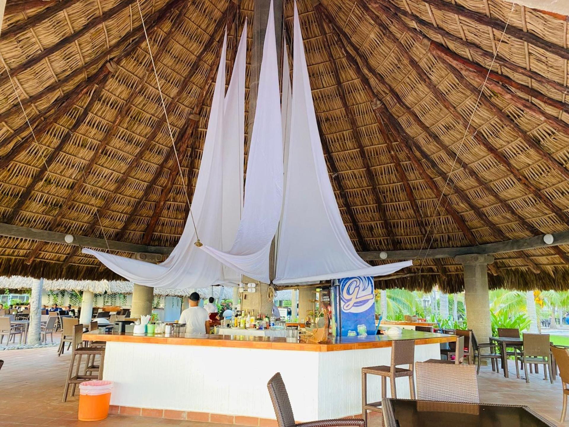 Hotel Tesoro Beach San Luis La Herradura Exterior photo