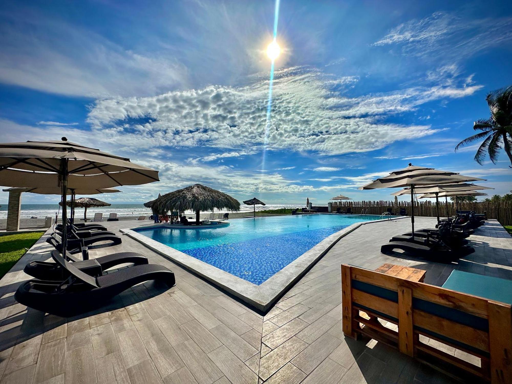 Hotel Tesoro Beach San Luis La Herradura Exterior photo