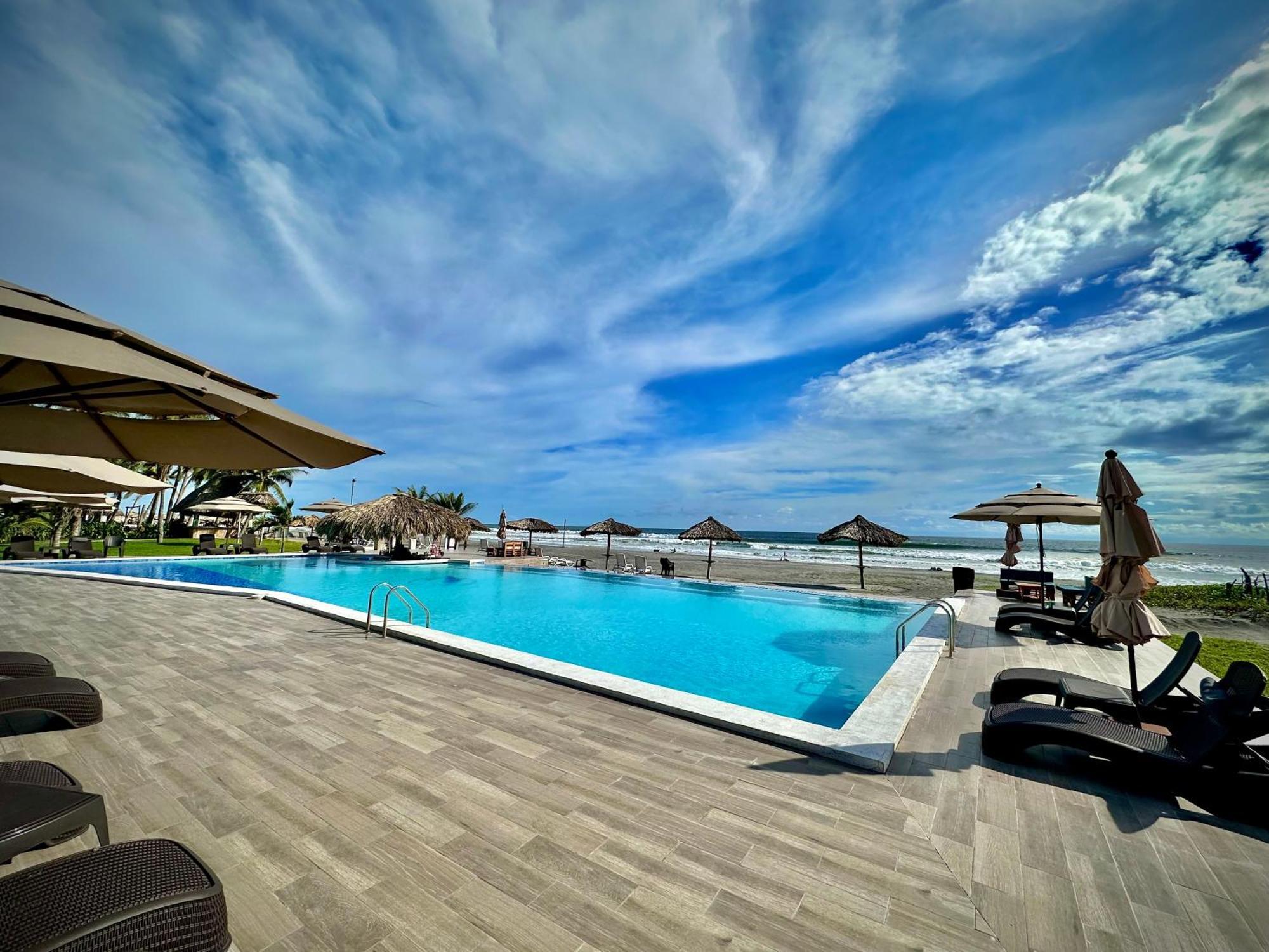 Hotel Tesoro Beach San Luis La Herradura Exterior photo
