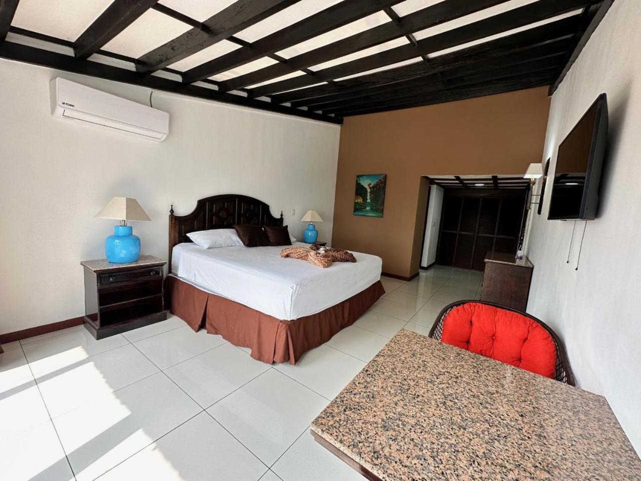 Hotel Tesoro Beach San Luis La Herradura Exterior photo