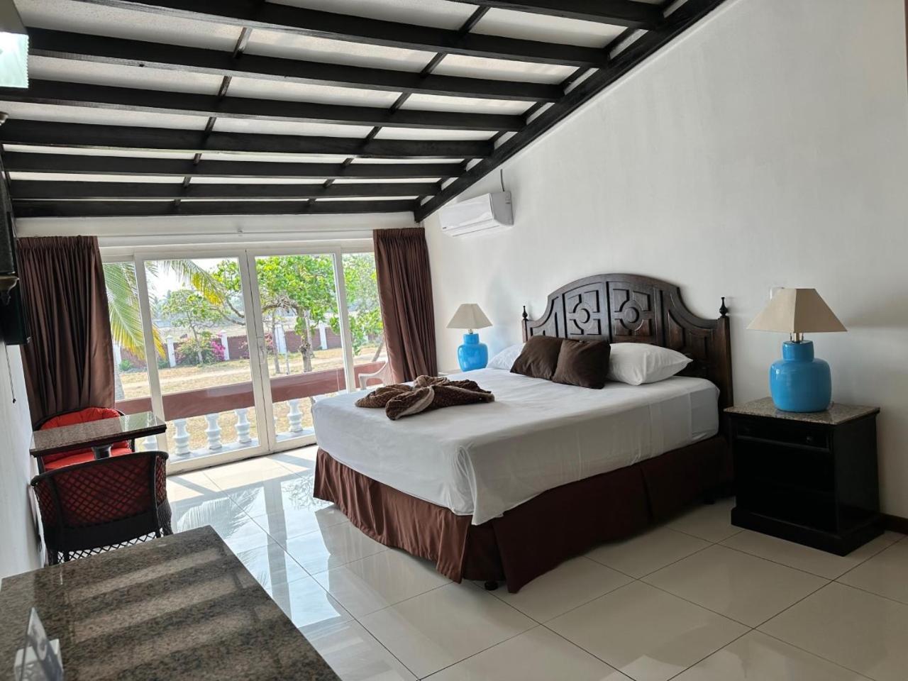 Hotel Tesoro Beach San Luis La Herradura Exterior photo