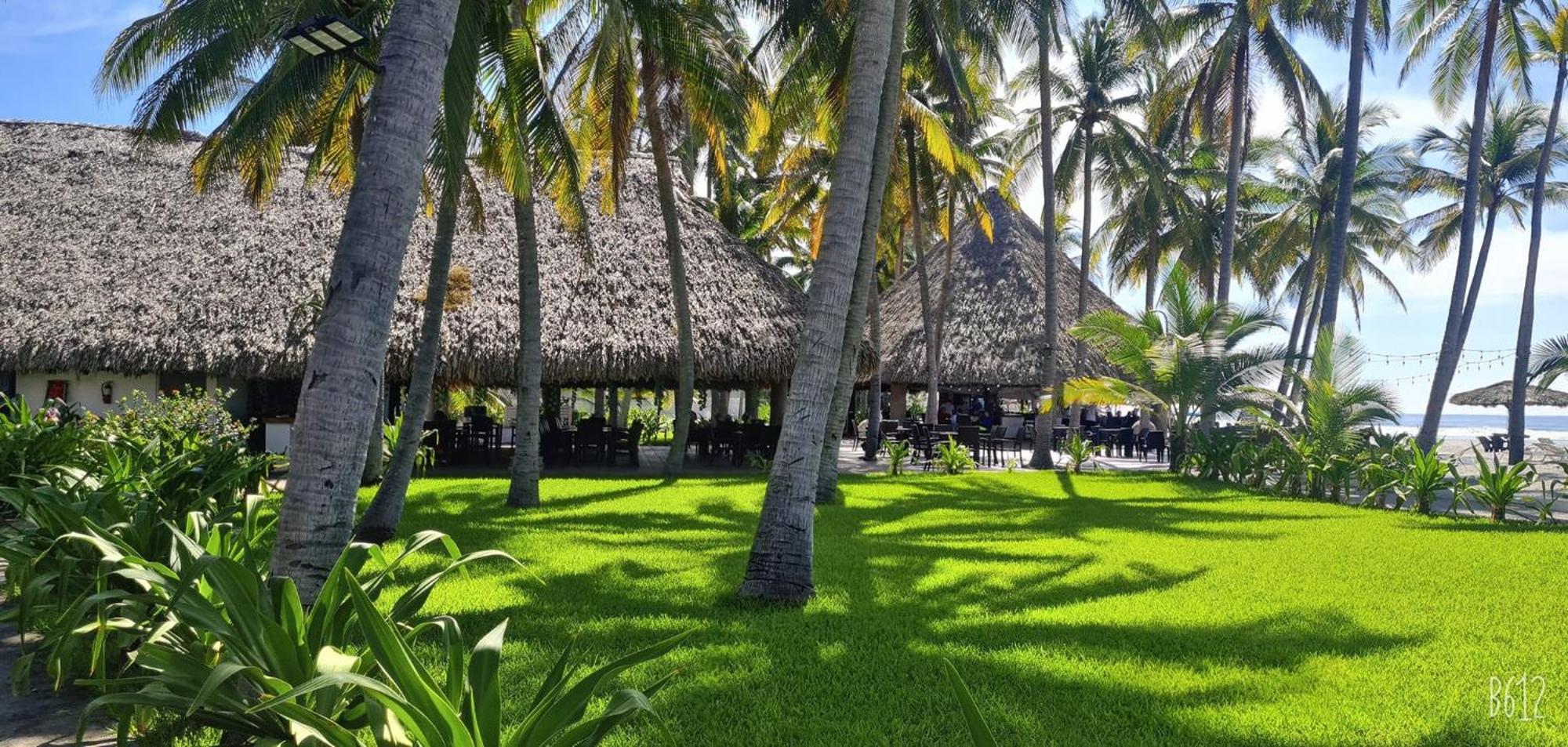 Hotel Tesoro Beach San Luis La Herradura Exterior photo